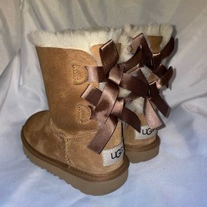 UGG T Bailey Bow II